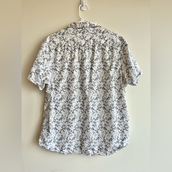 Floral button up! - Picture 3 of 3